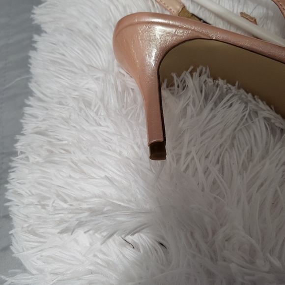Effortlessly Stylish Beige Kitten Heel Slingback Size 10 Flattering Pointed Toes - Picture 3 of 7